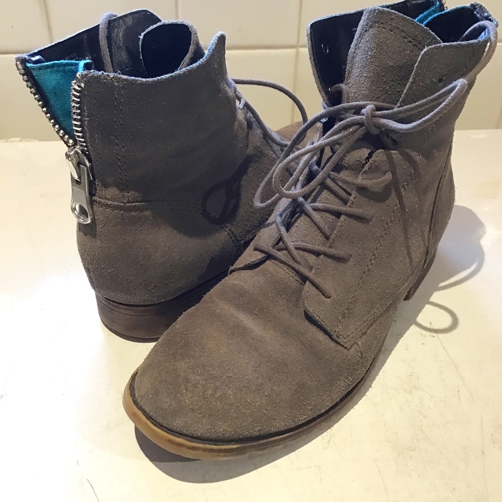 Steve Madden Rawlings Suede Bootie